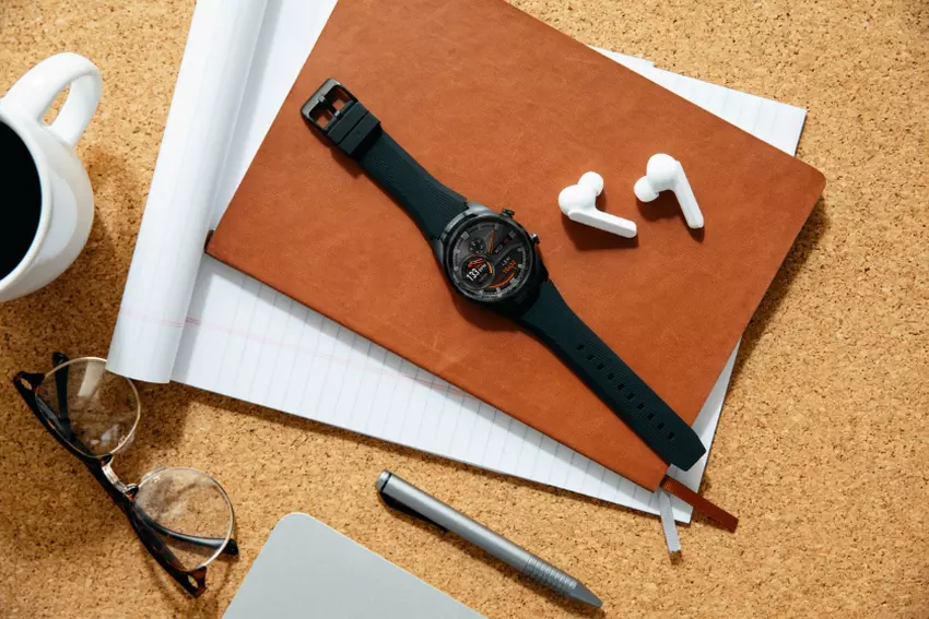 Mobvoi zaprezentował inteligentny zegarek TicWatch Pro 4G / LTE z podwójnym ekranem, 1 GB pamięci RAM, systemem WearOS i ceną 280 USD