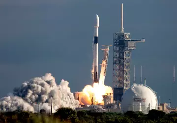 SpaceX dokonuje ostatniego startu rakiety w ...