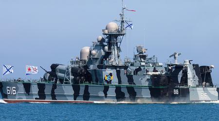 Ukraiński eksperymentalny dron Sea Baby z 850 kg TNT uderzył w rosyjski okręt rakietowy Samum, który jest nosicielem pocisków przeciwokrętowych Moskit.