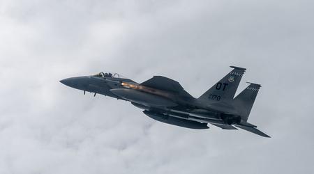 F-15C Eagle po raz pierwszy wystrzelił najnowszy pocisk AIM-120C-8 AMRAAM o maksymalnym zasięgu 180 kilometrów