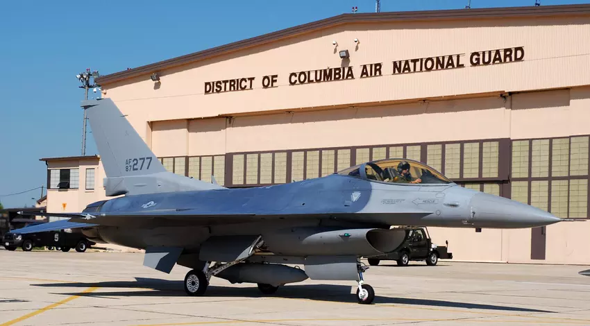 Potężna eksplozja przeraża mieszkańców Waszyngtonu - boom dźwiękowy uderza w miasto po tym, jak samoloty osiągają prędkość ponaddźwiękową