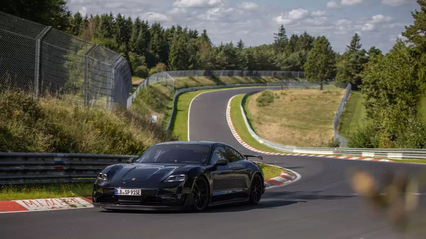 18 sekund szybciej niż Tesla Model S Plaid: Porsche przetestowało elektryczny samochód sportowy Taycan Turbo GT na torze Nürburgring