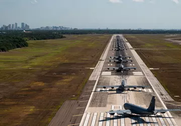 Siły Powietrzne Stanów Zjednoczonych ewakuowały samoloty ...