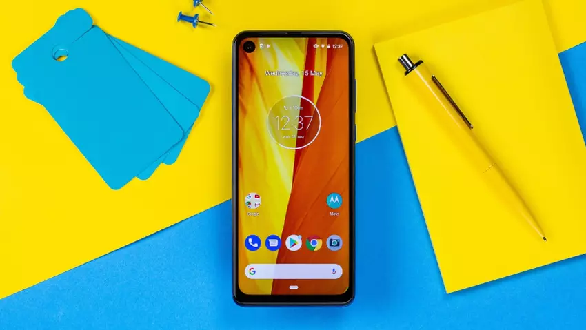 Do sieci wyciekły szczegóły dotyczące smartfona Motorola One Action: wyświetlacz 21: 9, potrójna kamera i chip Exynos 9609