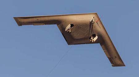 Bombowiec nuklearny B-21 Raider jest w stanie rozpocząć pełne testy w locie w Edwards Air Force Base, bazie Sił Powietrznych USA