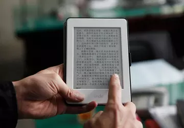 Amazon przestanie sprzedawać e-booki Kindle w ...