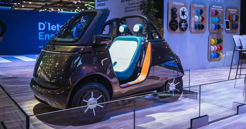 Microlino Spider jest prezentowany bez dachu i z bardziej luksusowym wnętrzem