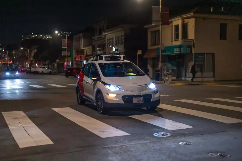 Cruise rozszerza swoją usługę robotaxi w Phoenix, wkraczając na terytorium Waymo