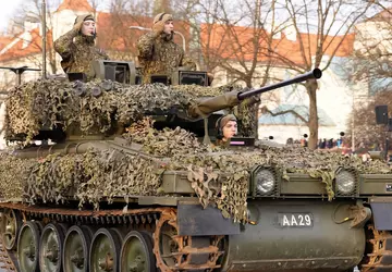 Łotwa przekaże Ukrainie pojazdy opancerzone z ...