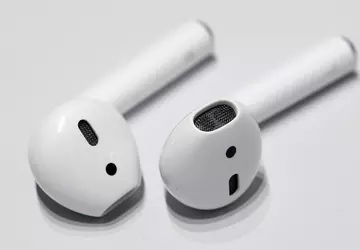 Zestawy słuchawkowe Apple AirPods nadal działały ...