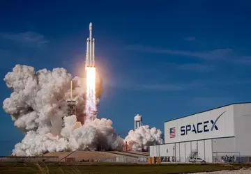 SpaceX przeprowadzi wykup akcji zamiast planowanej ...