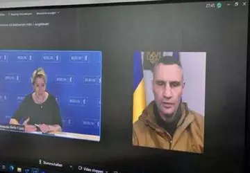 Burmistrz Berlina przez pół godziny rozmawiał ...