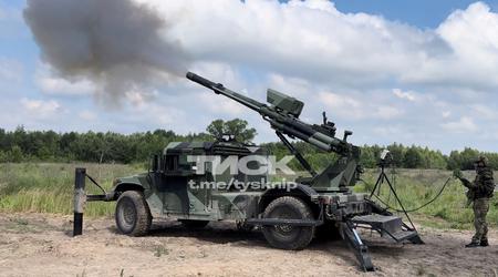 Ukraina otrzymała do służby eksperymentalną haubicę 105 mm Hawkeye na podwoziu HMMWV M1152