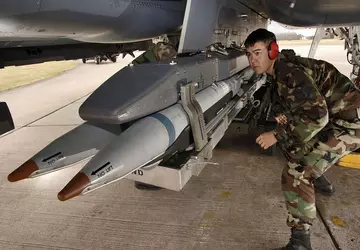 Finlandia kupi od USA bomby SDB-I ...