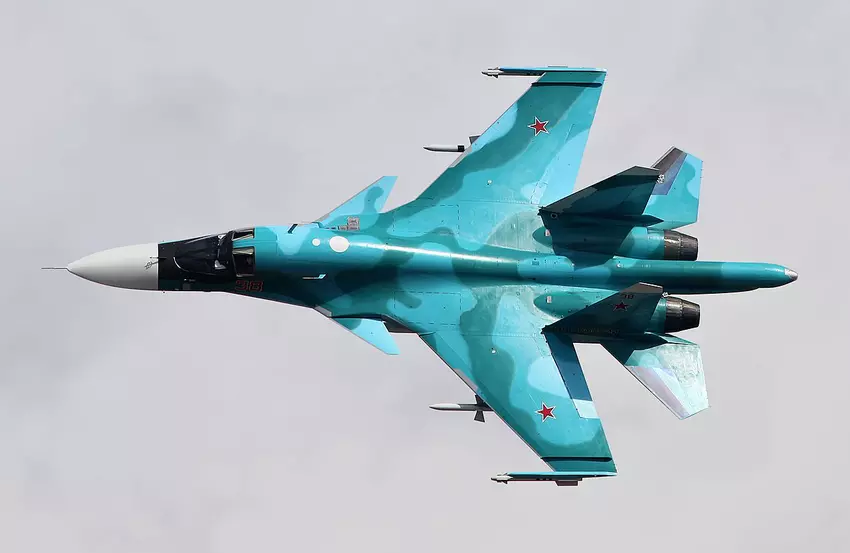 Rosja ukrywa swoje Su-34 przed atakami ATACMS na lotnisku Engels