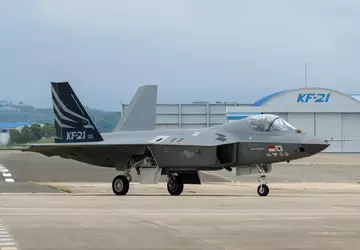 Prototyp dwumiejscowego myśliwca KF-21 Boramae po ...