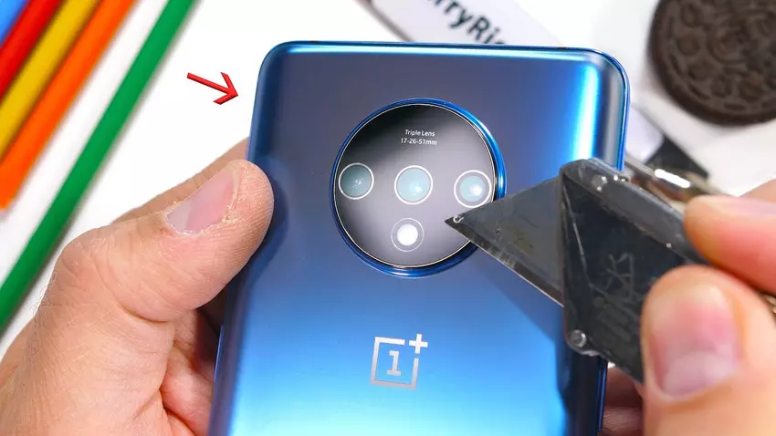 OnePlus 7T nie dał rady wytrzymać test JerryRigEverything