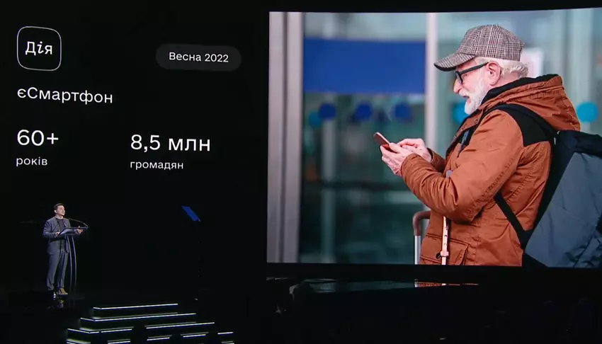 Starsi Ukraińcy otrzymają darmowe smartfony z preferencyjną stawką - ogłosił Zełenski „Inicjatywę Smartfon”