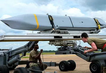 Polska kupuje pociski AGM-158B-2 JASSM, AIM-9X ...