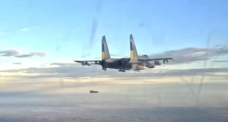 Unikalne nagranie: ukraińskie myśliwce Su-27 wystrzeliwują ...