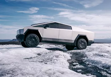 Tesla wydała pierwszą aktualizację oprogramowania dla ...