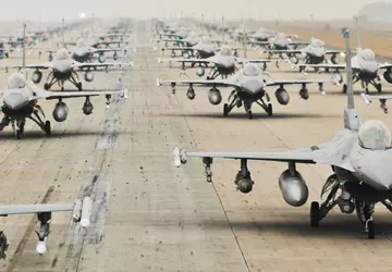 Polska chce zwiększyć flotę myśliwców F-16 ...