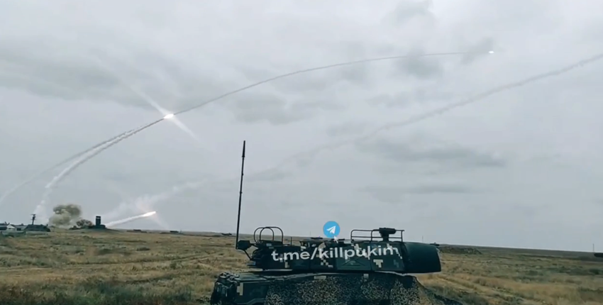 Ukraiński system obrony powietrznej „Buk” wystrzeliwuje cztery pociski do niszczenia celów powietrznych (wideo)