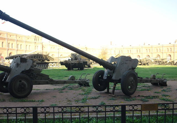 Ukraińscy żołnierze używają rzadkiego działa D-48, ...