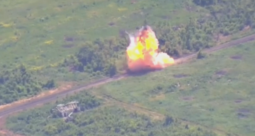 Nowy ukraiński dron PEGAS+ FPV niszczy rosyjski bojowy wóz piechoty BMP-1 o wartości 200 000 dolarów