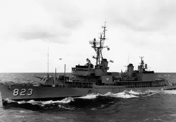 Zatopiony niszczyciel USS Samuel B Roberts ...