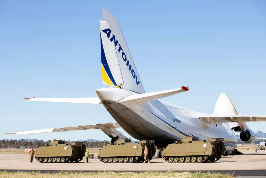 Australia wysłała na Ukrainę pierwszą partię gąsienicowych transporterów opancerzonych M113AS4