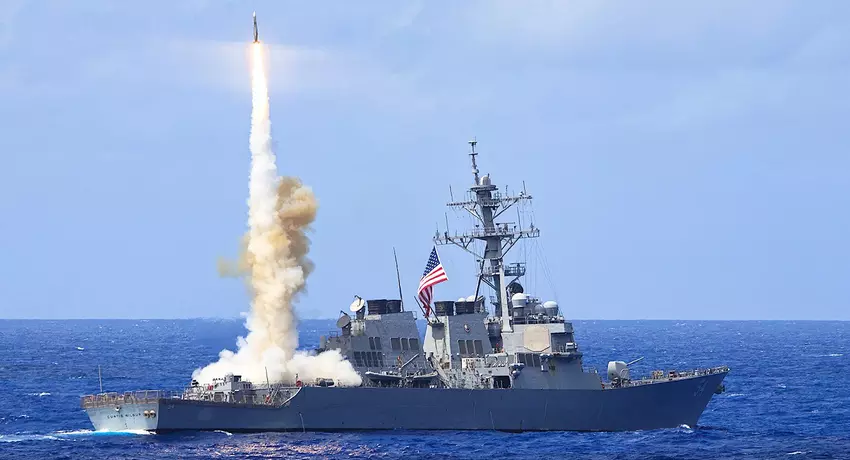 Marynarka wojenna USA wysłała cztery niszczyciele i samolot przeciw okrętom podwodnym P-8 Poseidon po tym, jak u wybrzeży Alaski pojawiło się 11 rosyjskich i chińskich okrętów wojennych.