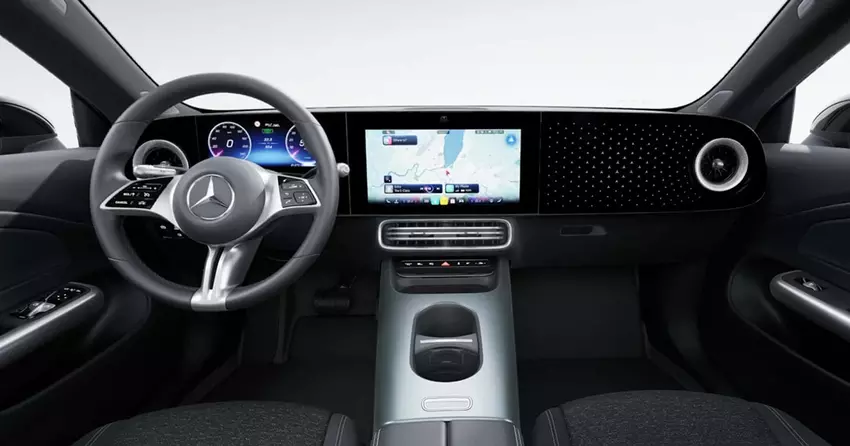 Podstawowy Mercedes CLA pozbawiony ekranu dla pasażera i innych opcji