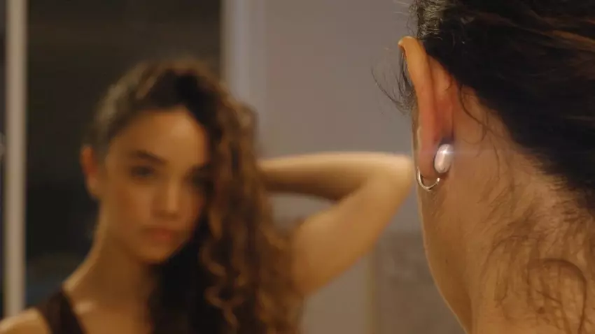 Fitnes-trackery już nie są modne: przedstawiono niezwykły noszony gadżet – inteligentny kolczyk