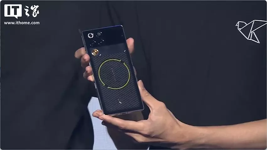 Ogłoszono Nubia RedMagic 11 Pro – podwójne chłodzenie z płynem chłodzącym i wyświetlacz z kamerą pod ekranem