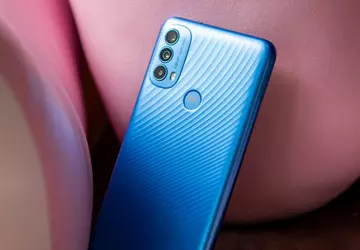 Moto E30 - Unisoc T700, aparat ...