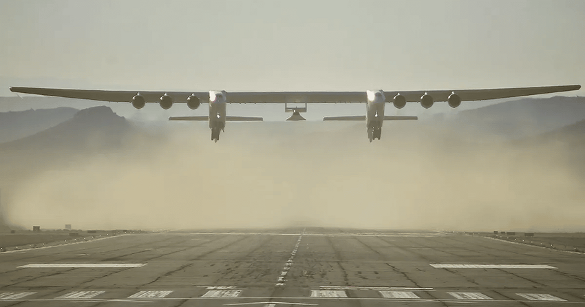 Stratolaunch po raz pierwszy testuje największy na świecie samolot Roc z makietą hipersonicznego samolotu Talon-A