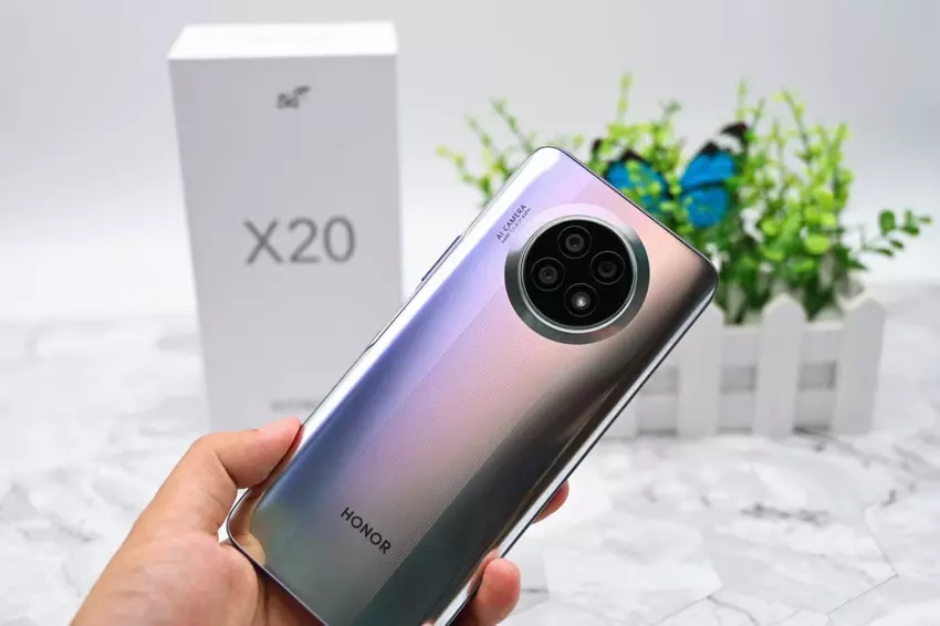 Ile będzie kosztował Honor X20 5G z układem MediaTek Dimensity 900 i designem jak Huawei Mate 30