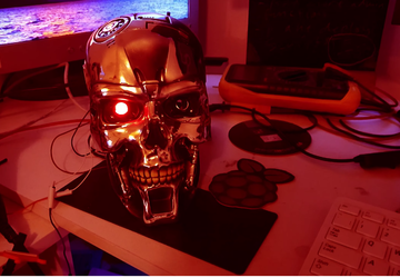 Entuzjasta opracował głowicę mówiącą terminator T-800 ...