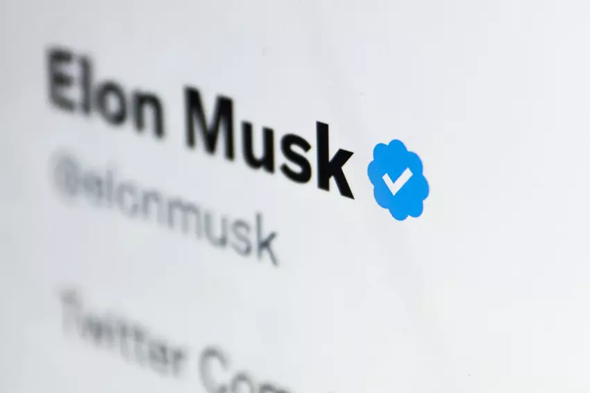 Twitter rozdaje "niebieskie kleszcze" każdemu za 8 dolarów: fałszywi celebryci "przejmują kontrolę", nawet Musk "zhakowany