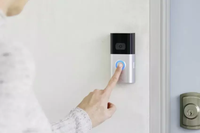 Amazon i MGM uruchamiają program telewizyjny Ring Nation, w którym prezentowane są wirusowe filmy rejestrowane przez inteligentne dzwonki do drzwi i kamery Ring.