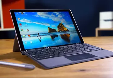 Microsoft zastąpi Surface Pro 4 migającym ...
