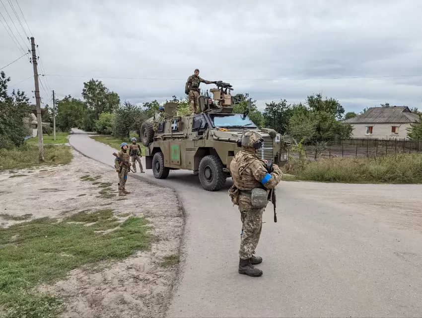 AFU używa australijskich pojazdów opancerzonych Bushmaster z granatnikiem automatycznym Mk. 19 Mod 3 podczas kontrataku w obwodzie charkowskim