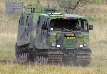 Pojazdy terenowe Bandvagn 206, ciągniki siodłowe ...