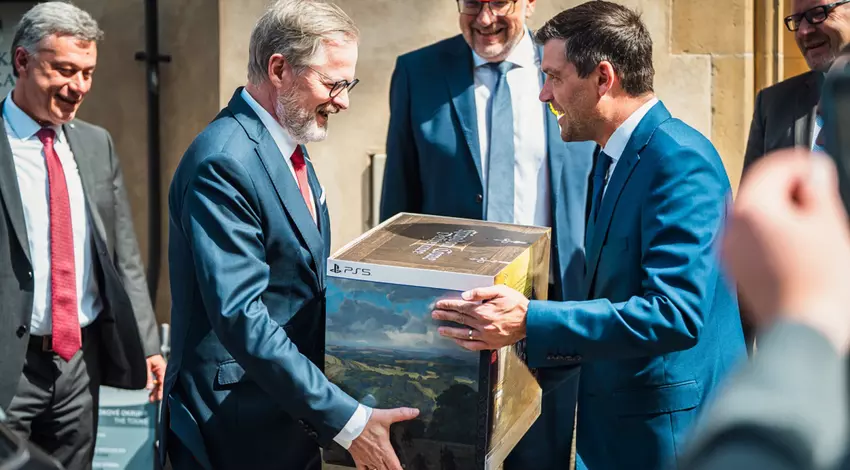 Świetny prezent: premier Czech został obdarowany kolekcjonerskim wydaniem Kingdom Come: Deliverance 2