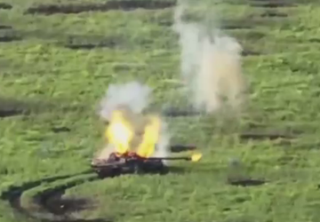 Ukraiński dron FPV spala rosyjski czołg ...