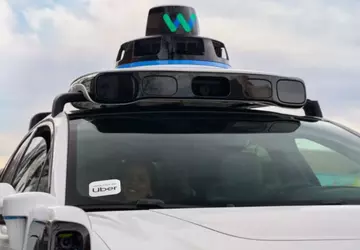 Uber i Waymo uruchamiają autonomiczne taksówki ...