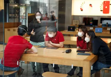 Apple zamyka wszystkie biura i sklepy ...