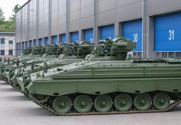 Niemcy przekazują Ukrainie nową partię BMP ...