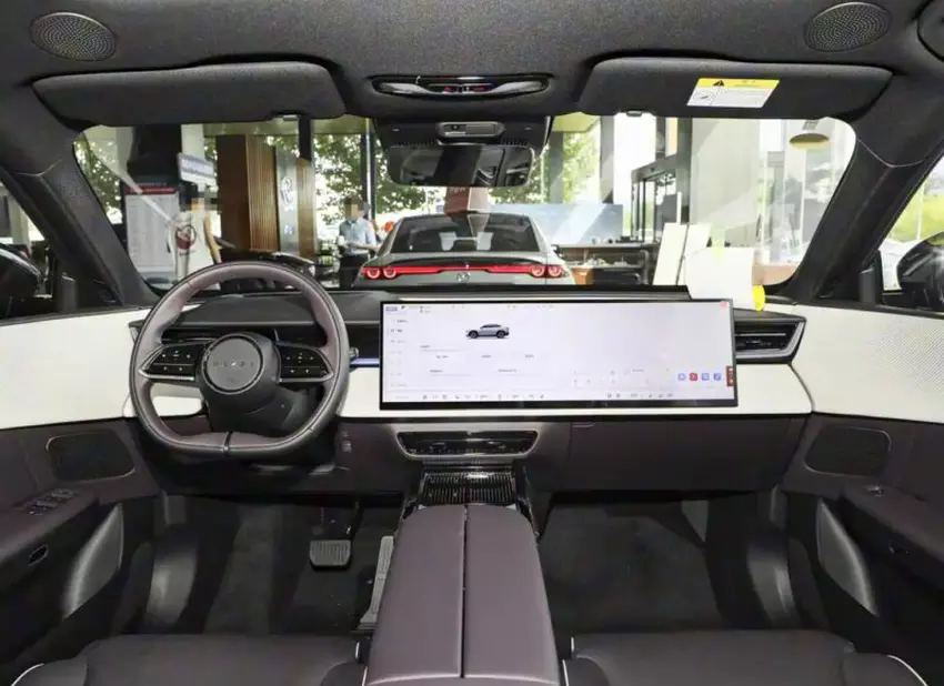 Wnętrze Mazda EZ-60